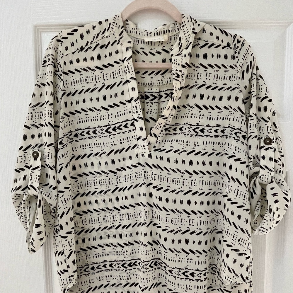 Blavk and white blouse with 3/4 sleeves